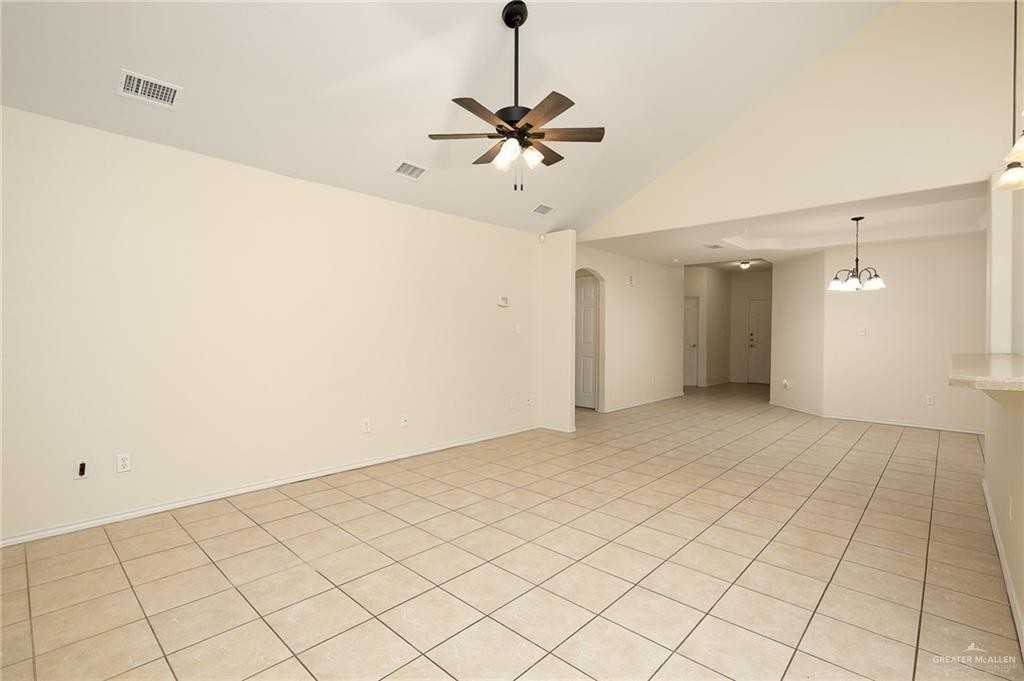 4921 N 47th St - Photo 3 of 18