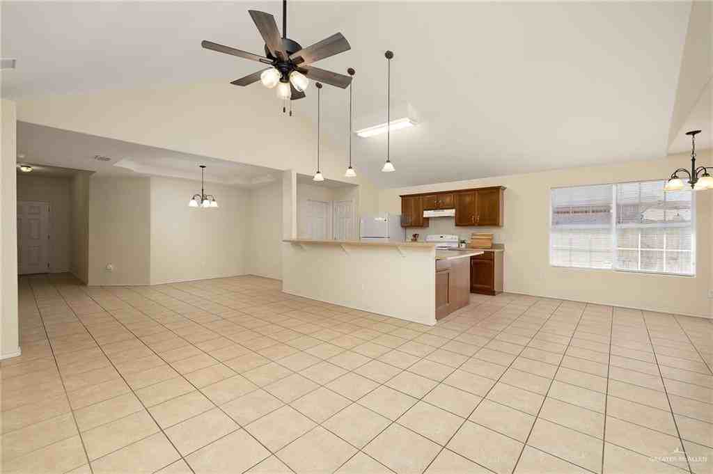 4921 N 47th St - Photo 4 of 18