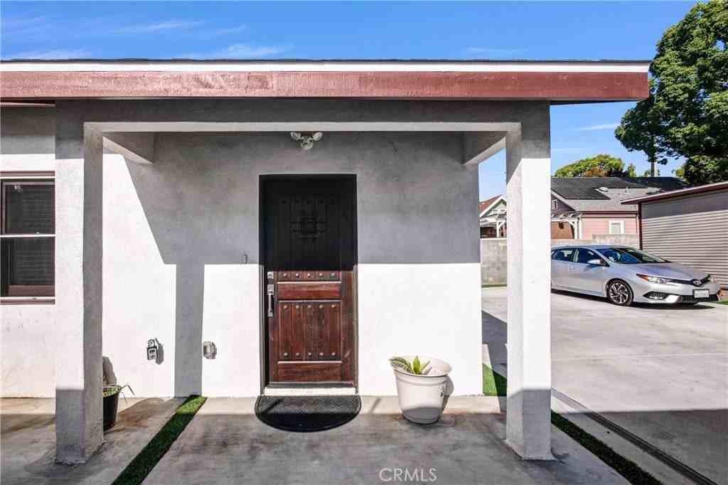 696 E 9th St - Photo 2 of 23