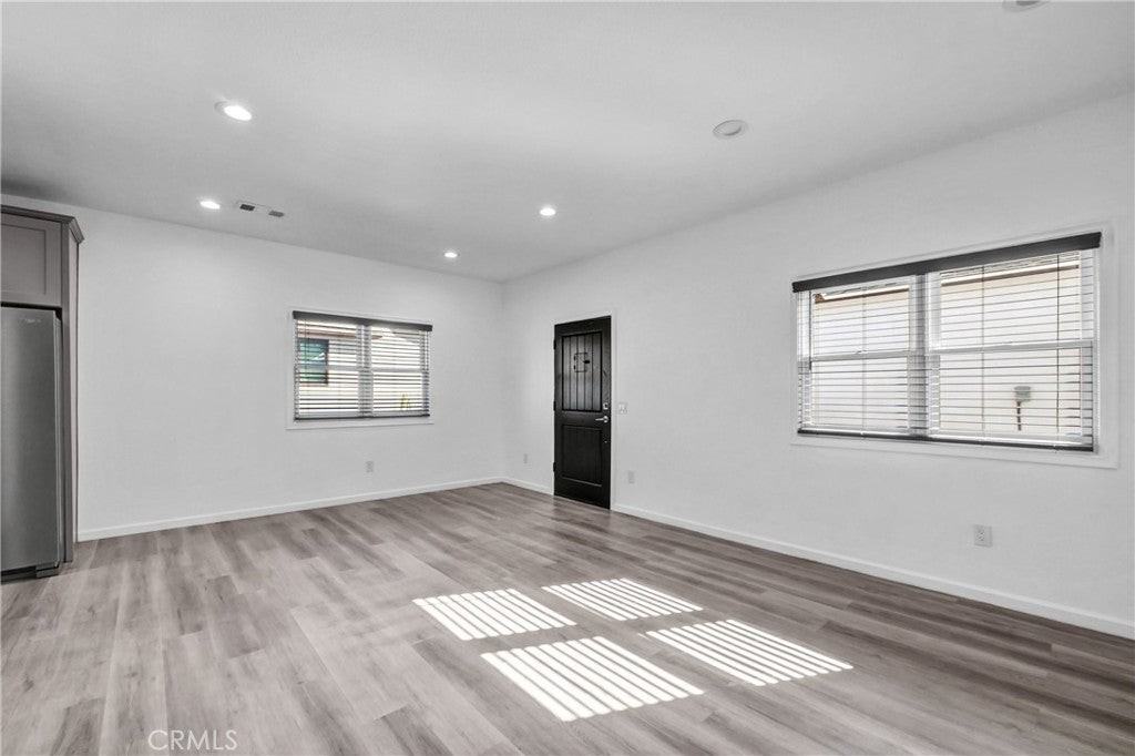 696 E 9th St - Photo 4 of 23