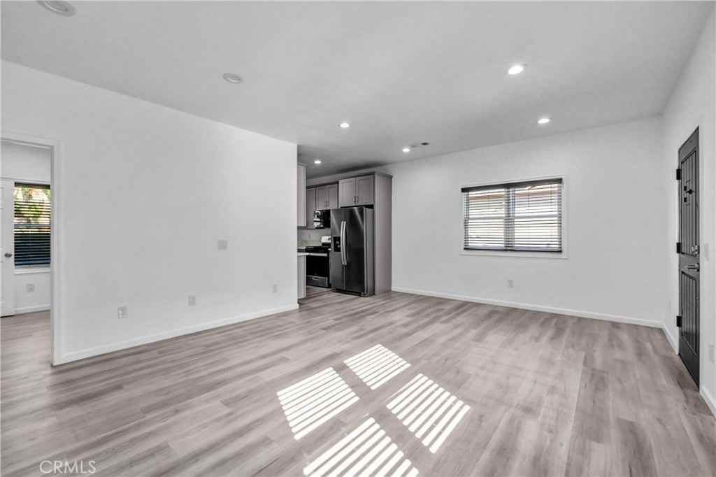 696 E 9th St - Photo 5 of 23