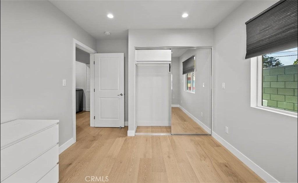 1525 N Screenland Dr - Photo 5 of 11