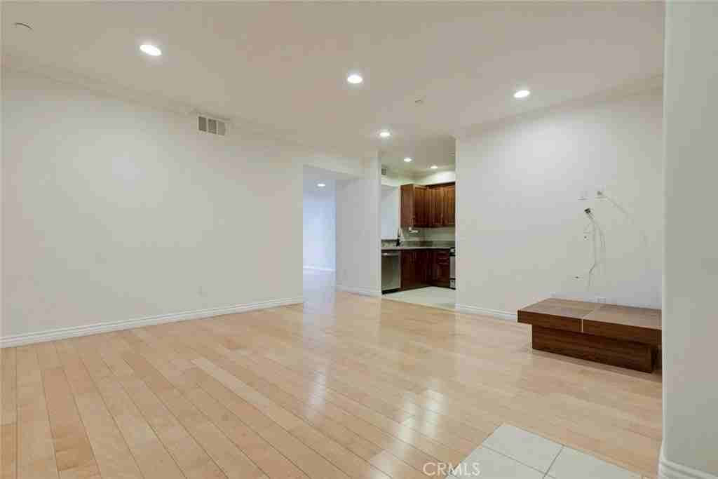556 E Palm Ave - Photo 5 of 17