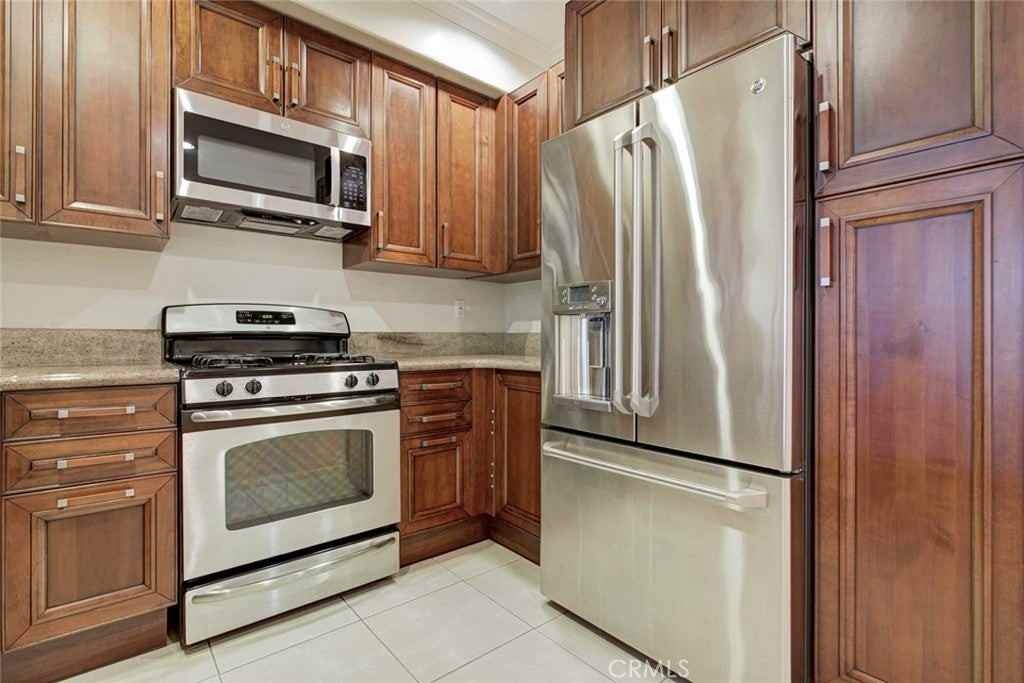 556 E Palm Ave - Photo 6 of 17