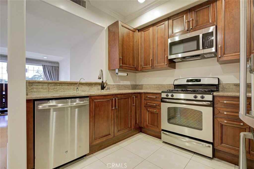 556 E Palm Ave - Photo 7 of 17