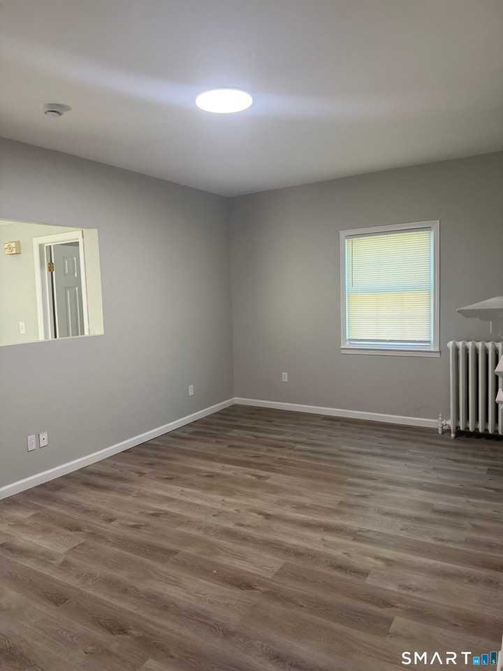 29 Glastonbury Ave - Photo 4 of 18