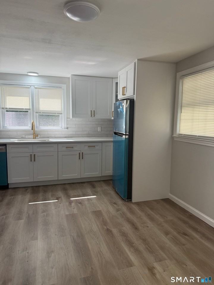 29 Glastonbury Ave - Photo 5 of 18