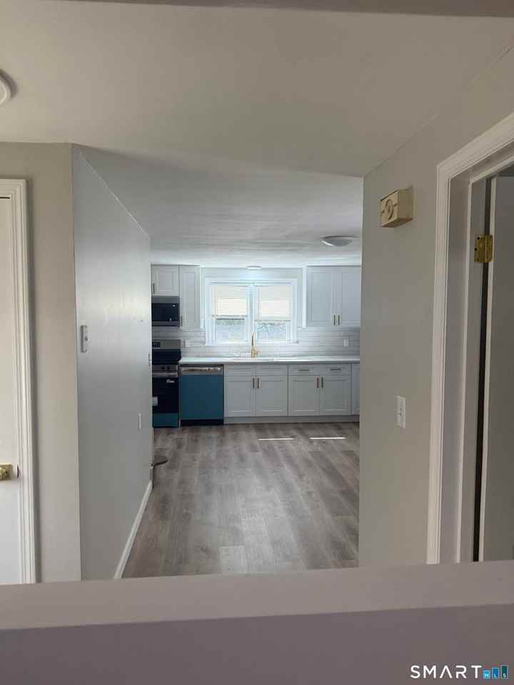 29 Glastonbury Ave - Photo 6 of 18
