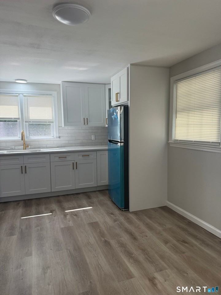 29 Glastonbury Ave - Photo 7 of 18
