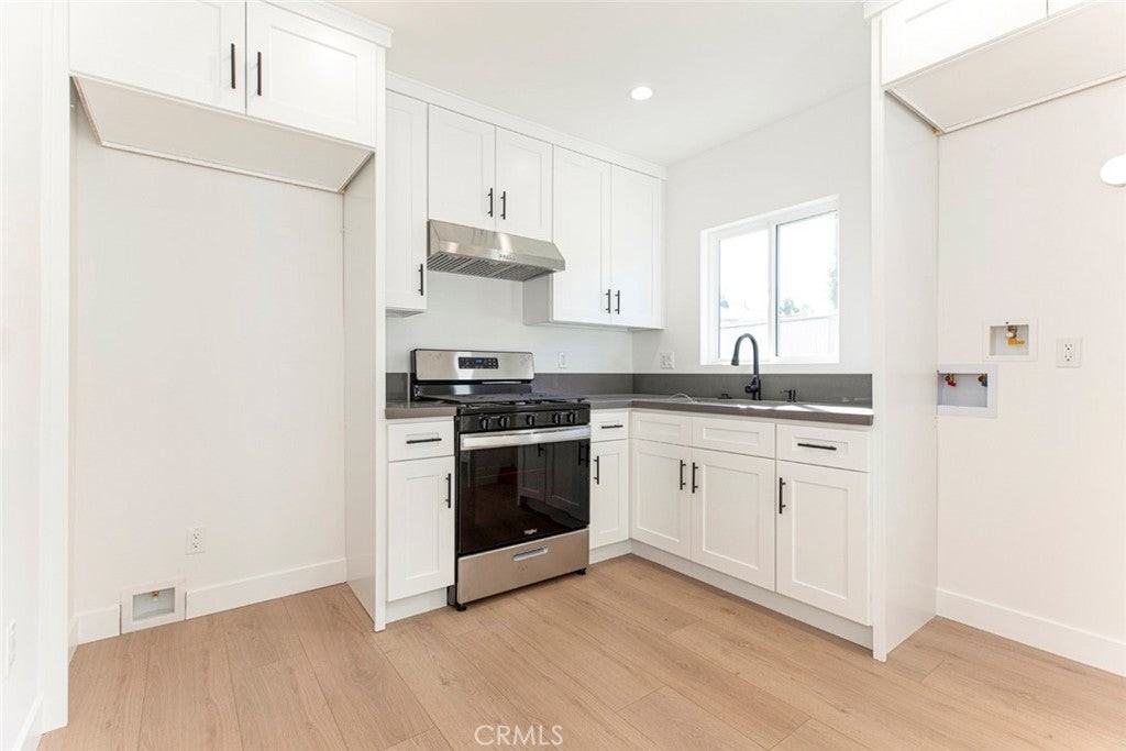 13932 Vanowen St - Photo 4 of 9