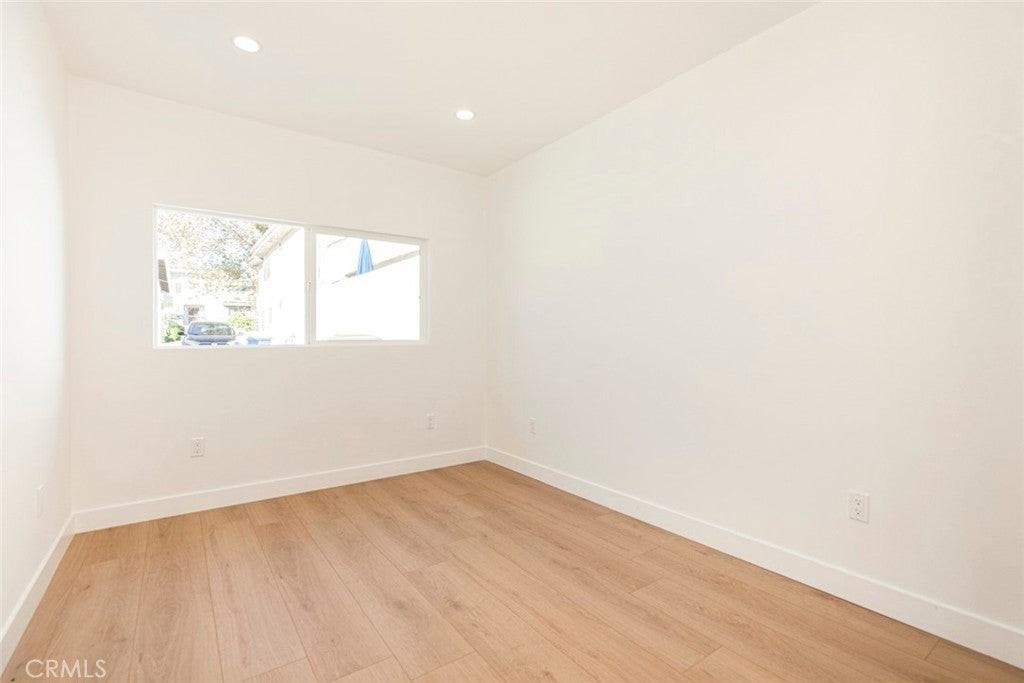 13932 Vanowen St - Photo 5 of 9