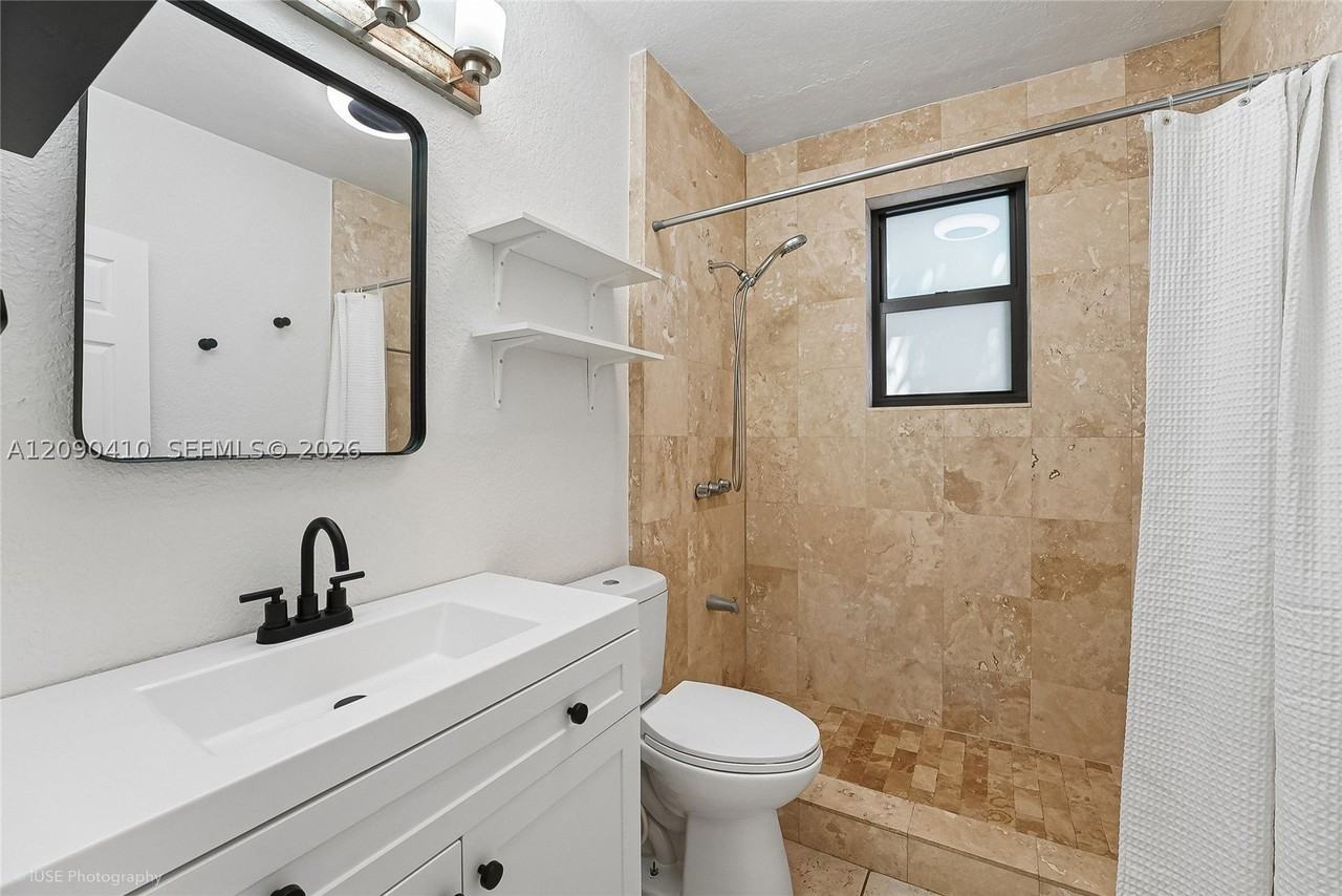 944 Sw 10th Ave - Photo 5 of 15