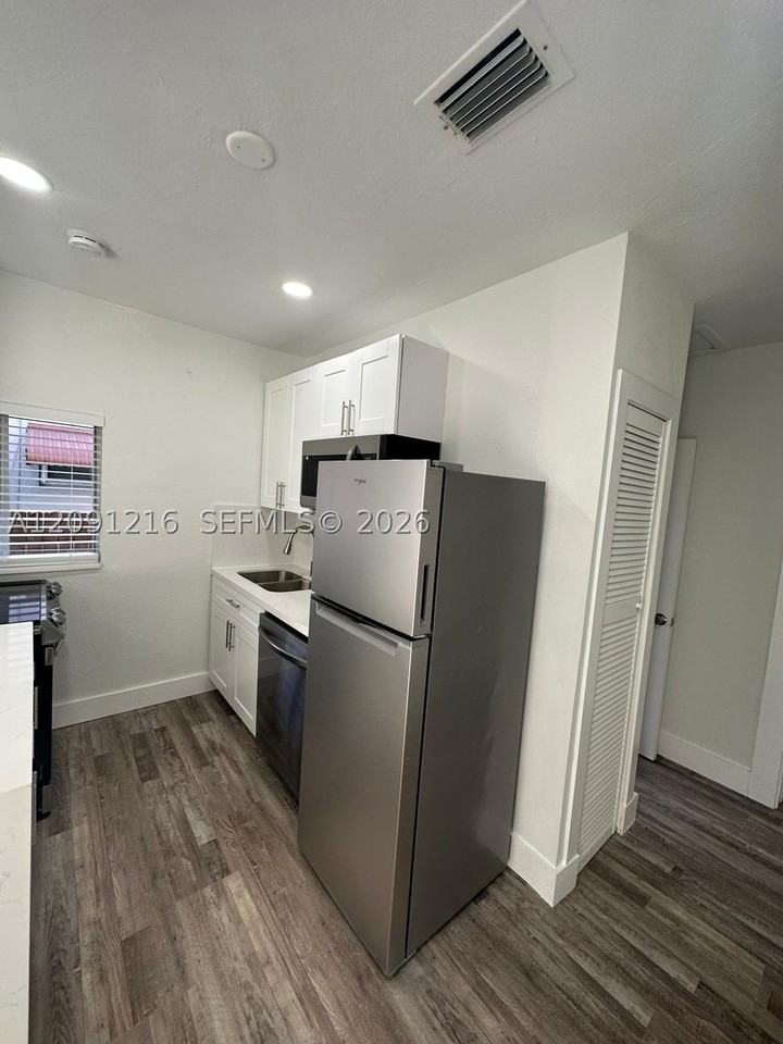 3047 Sw 21st St #3047 - Photo 3 of 19
