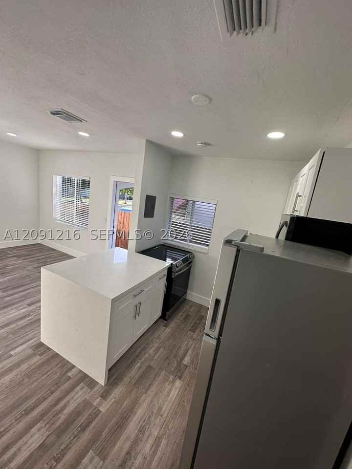 3047 Sw 21st St #3047 - Photo 4 of 19