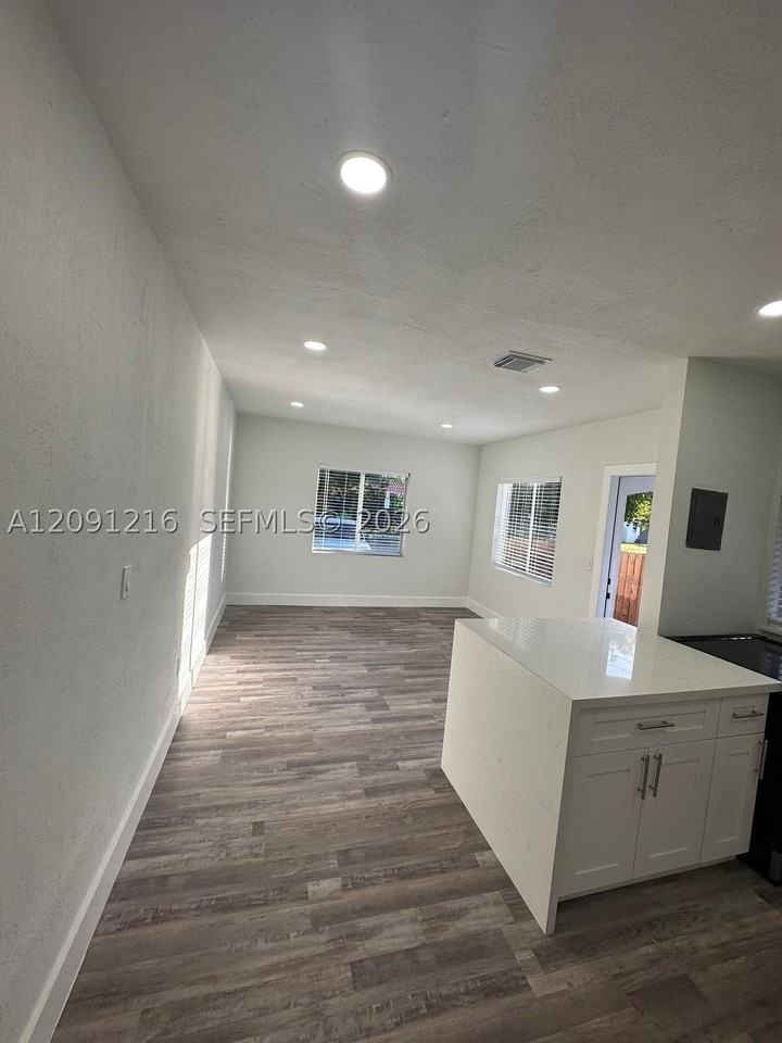 3047 Sw 21st St #3047 - Photo 5 of 19