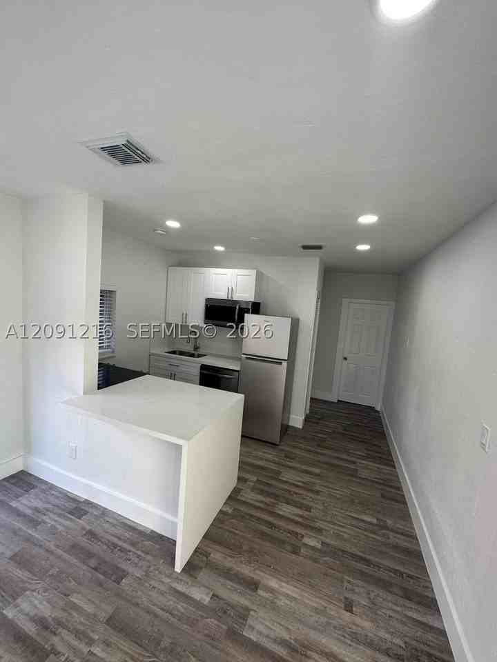 3047 Sw 21st St #3047 - Photo 6 of 19