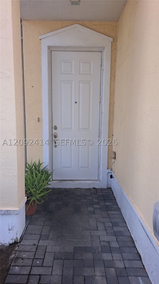 10735 Nw 75th St - Photo 6 of 16