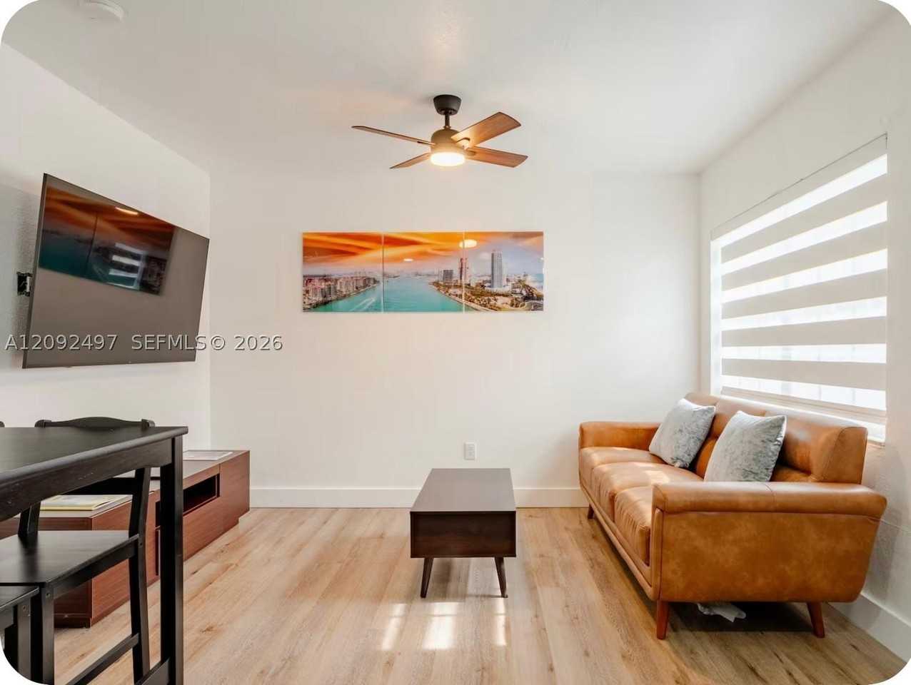 1273 Nw 24th St #4 - Photo 4 of 21