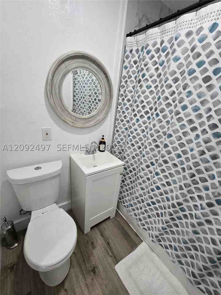 1273 Nw 24th St #4 - Photo 5 of 21