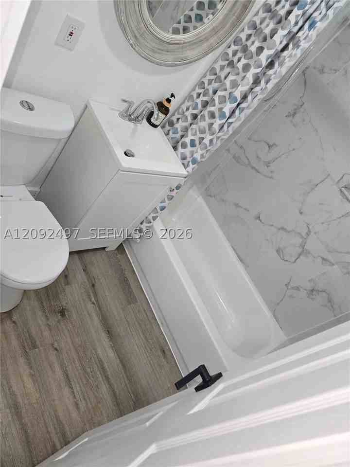 1273 Nw 24th St #4 - Photo 6 of 21