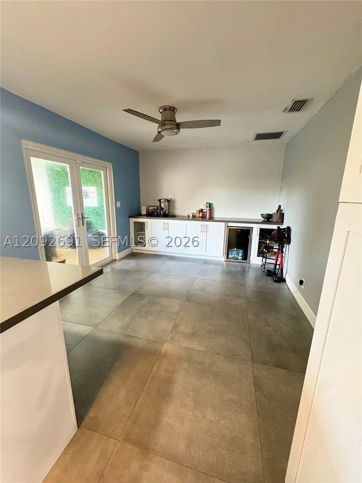 1711 N 47th Ave - Photo 5 of 20