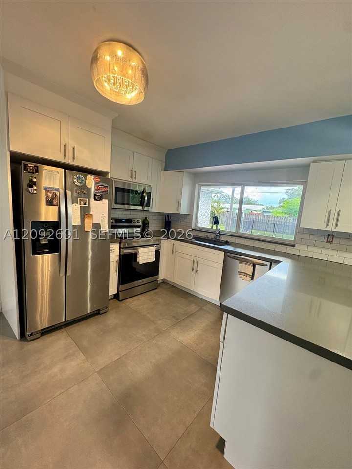 1711 N 47th Ave - Photo 6 of 20