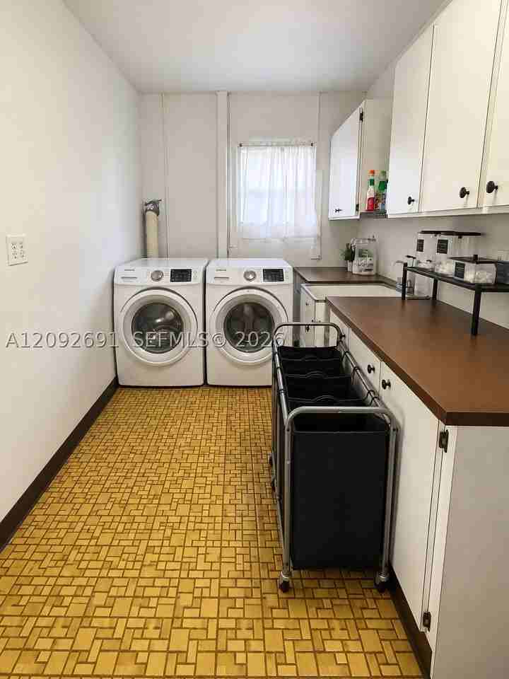 1711 N 47th Ave - Photo 7 of 20