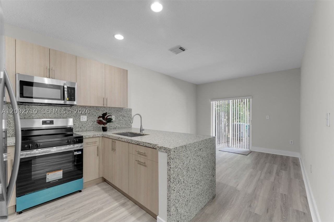 11245 Sw 231st Ln - Photo 2 of 19
