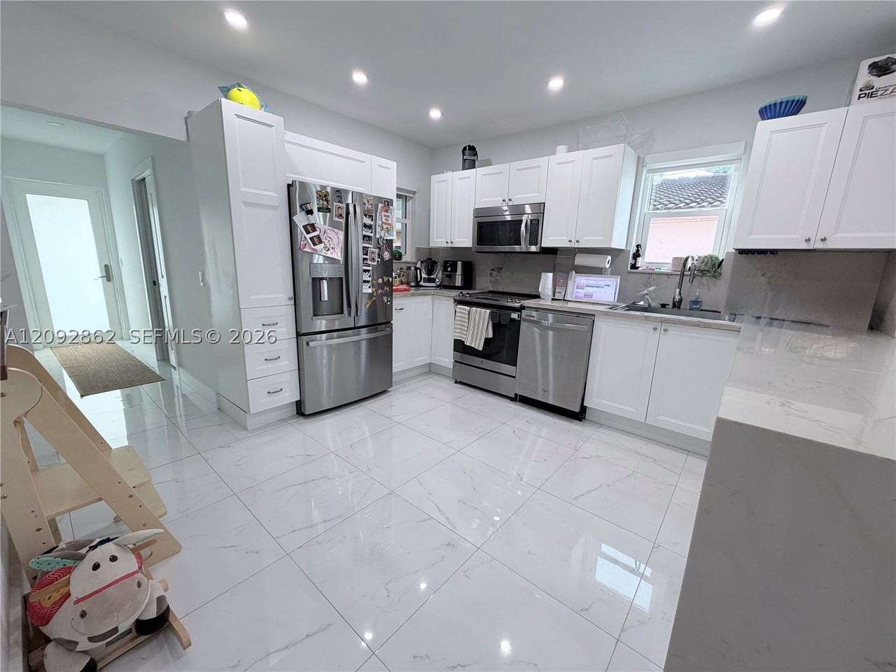 360 Sw 20th Rd - Photo 2 of 15
