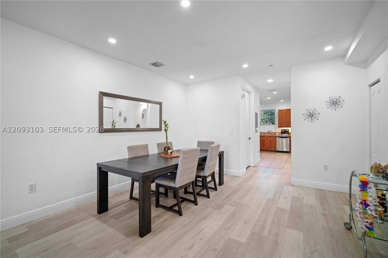 317 Sw 13th Ter #317 - Photo 7 of 28