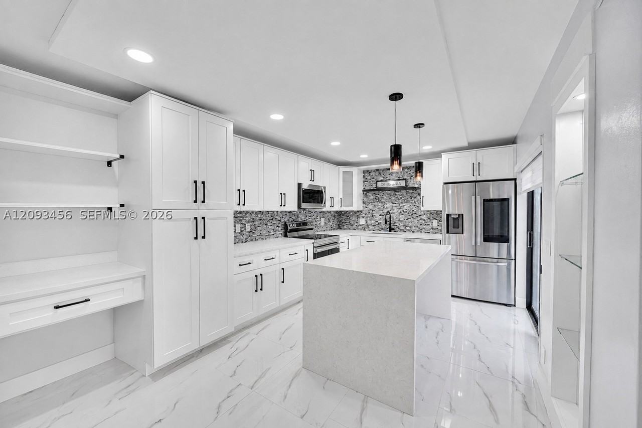 9861 Nw 6th Ct - Photo 6 of 27
