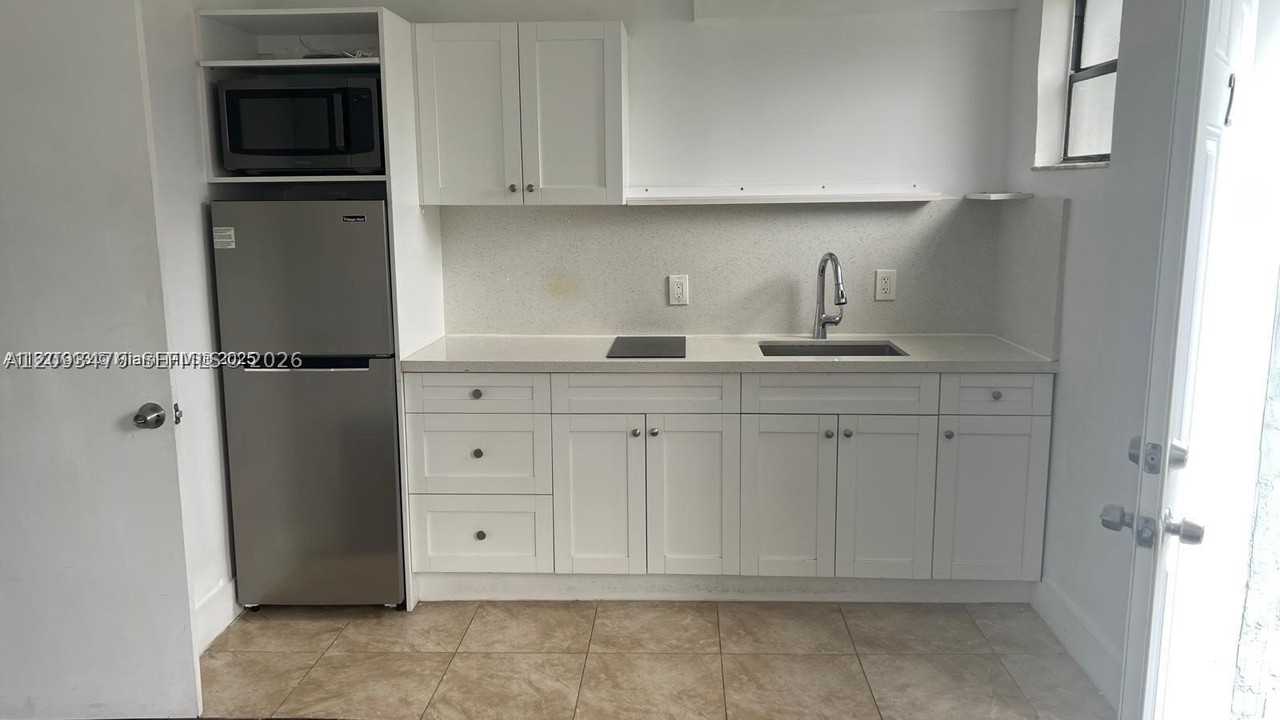 1053 Nw 30th St #2 - Photo 2 of 10