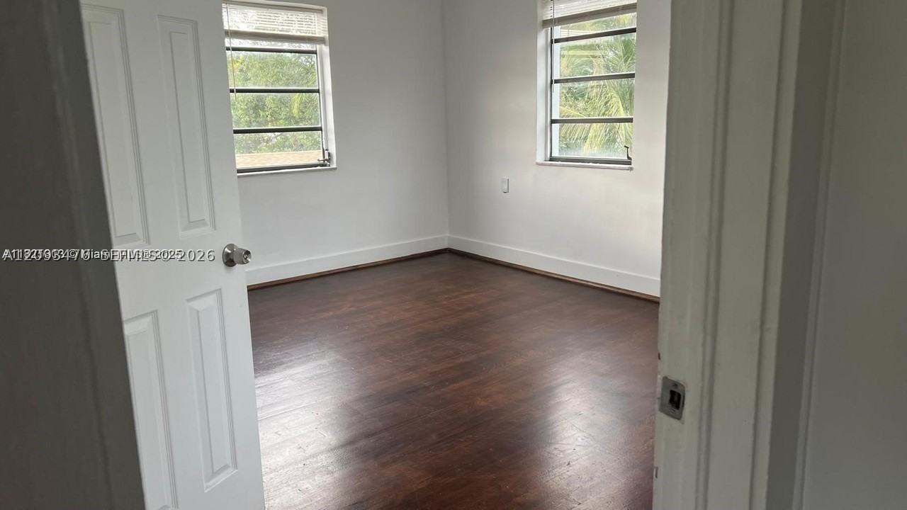 1053 Nw 30th St #2 - Photo 4 of 10