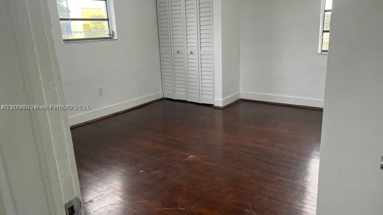 1053 Nw 30th St #2 - Photo 5 of 10