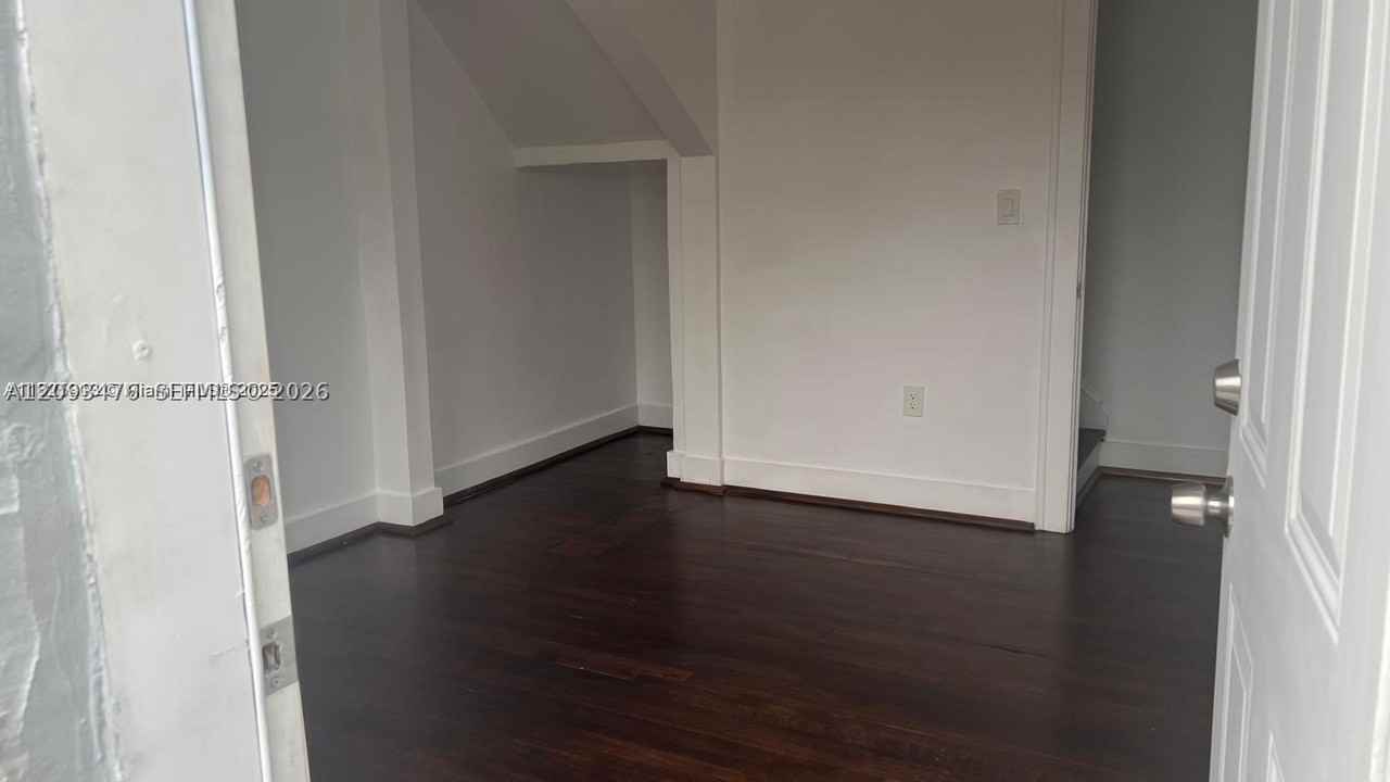 1053 Nw 30th St #2 - Photo 6 of 10