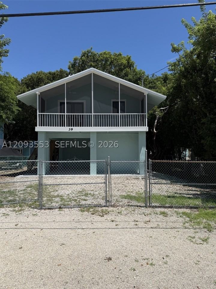 39 Gumbo Limbo Ave - Photo 2 of 28