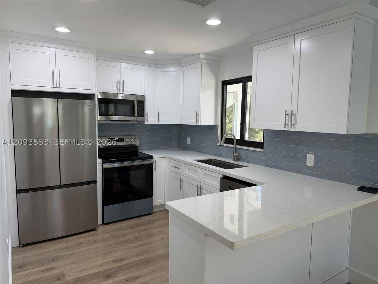 39 Gumbo Limbo Ave - Photo 3 of 28