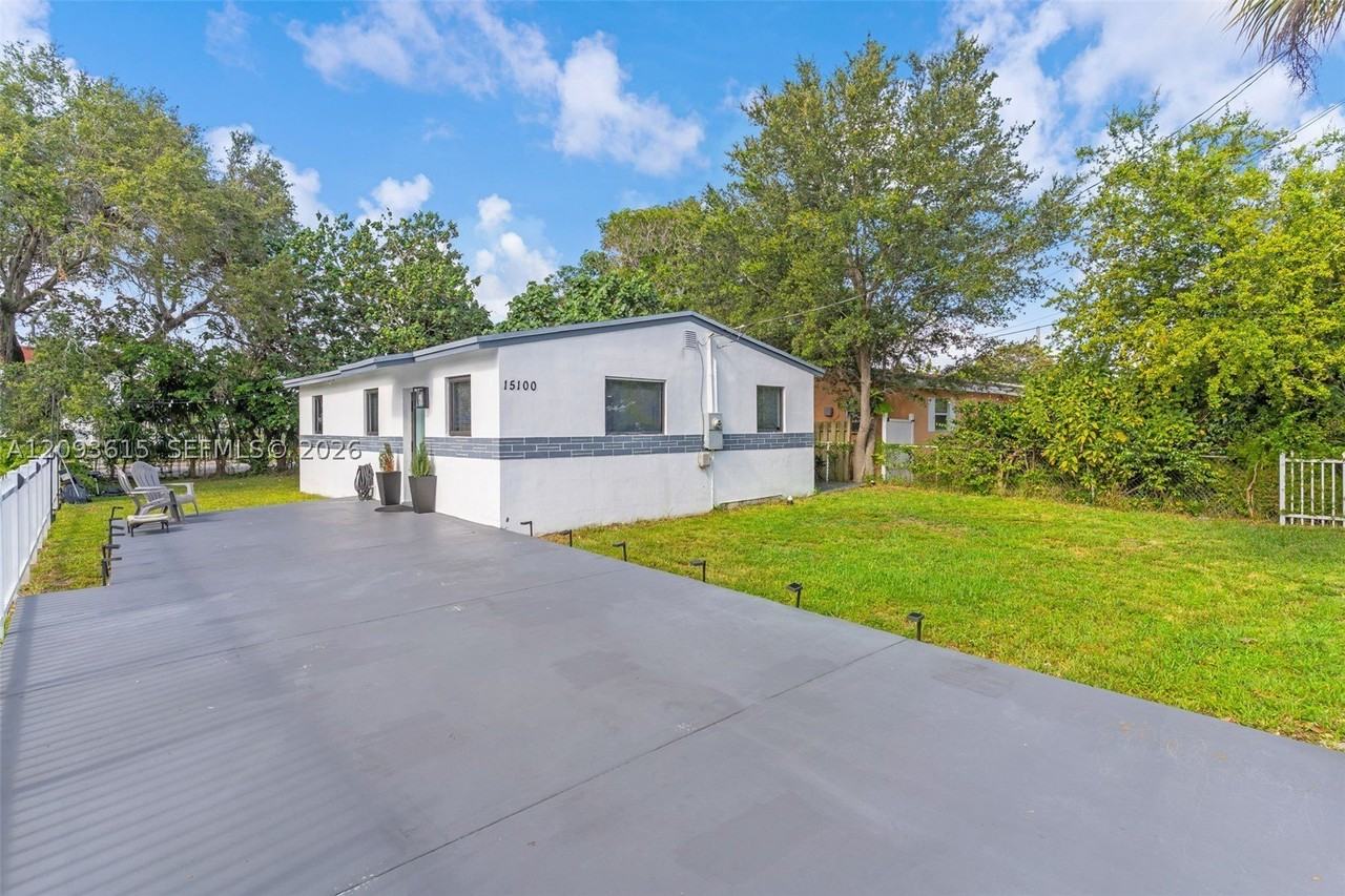 15100 Ne 14th Ct #15100 - Photo 3 of 34