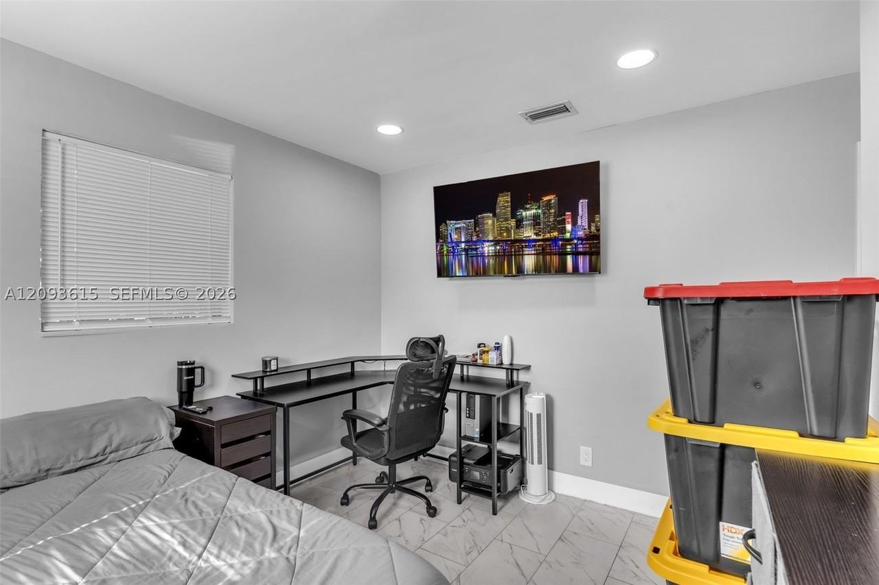15100 Ne 14th Ct #15100 - Photo 6 of 34