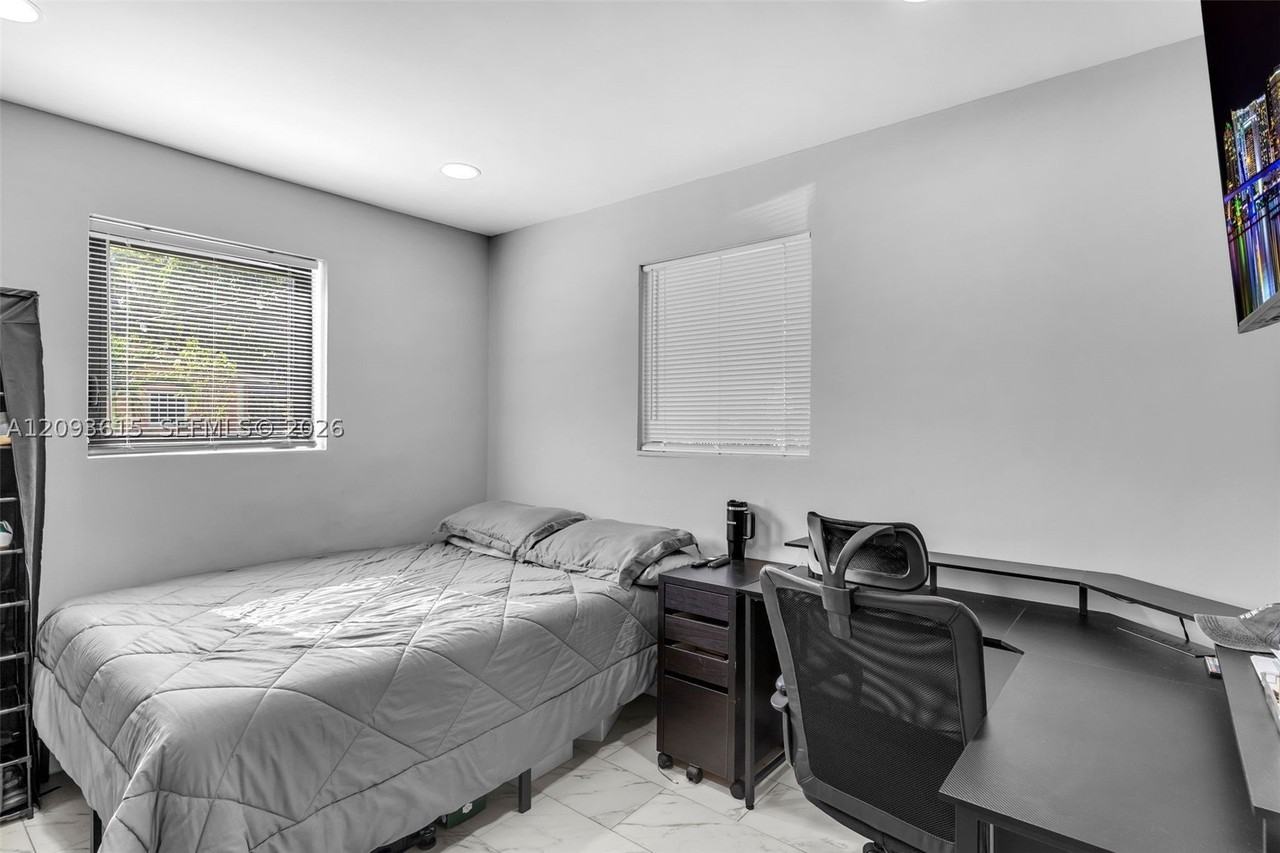 15100 Ne 14th Ct #15100 - Photo 7 of 34