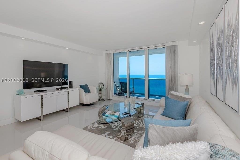 2301 Collins Ave #1424 - Photo 4 of 24