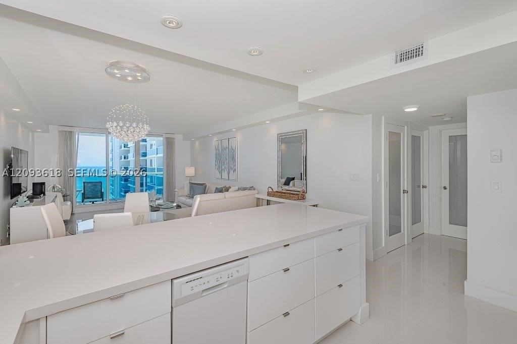 2301 Collins Ave #1424 - Photo 5 of 24