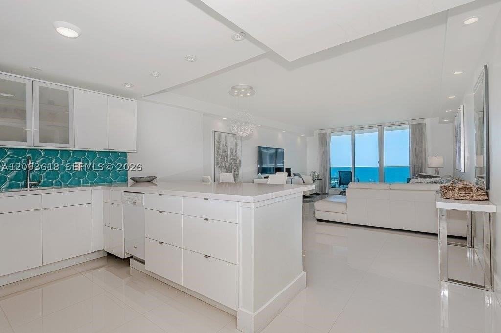 2301 Collins Ave #1424 - Photo 6 of 24