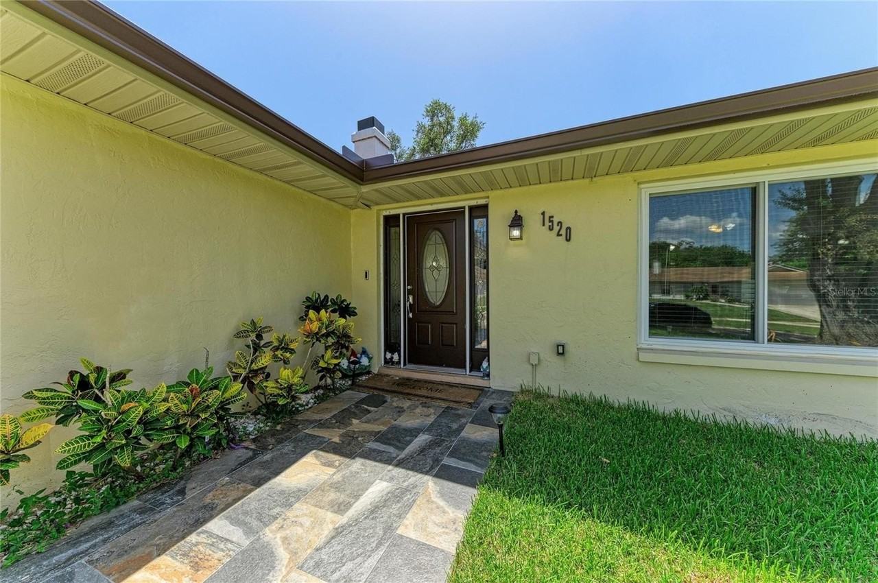 1520 Sunnyhills Dr - Photo 2 of 40