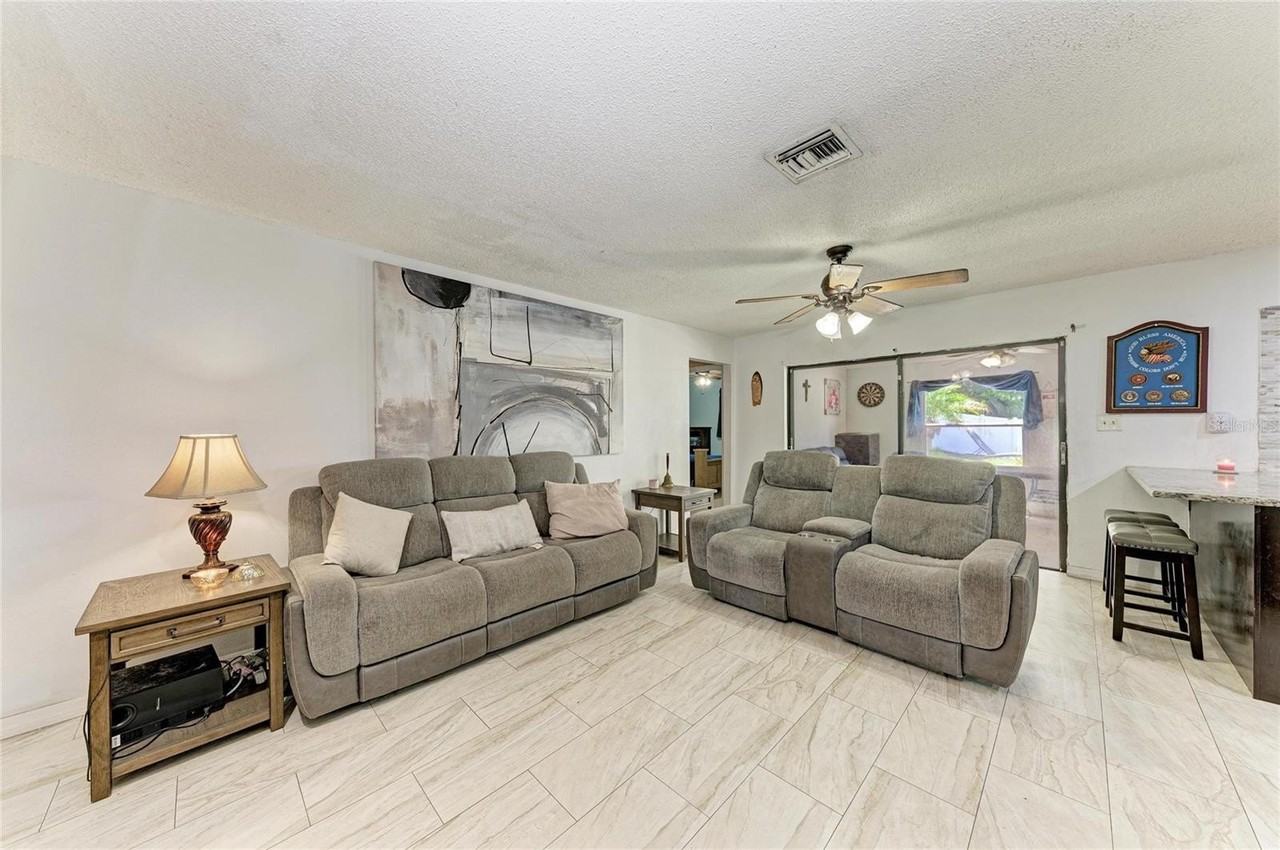 1520 Sunnyhills Dr - Photo 4 of 40