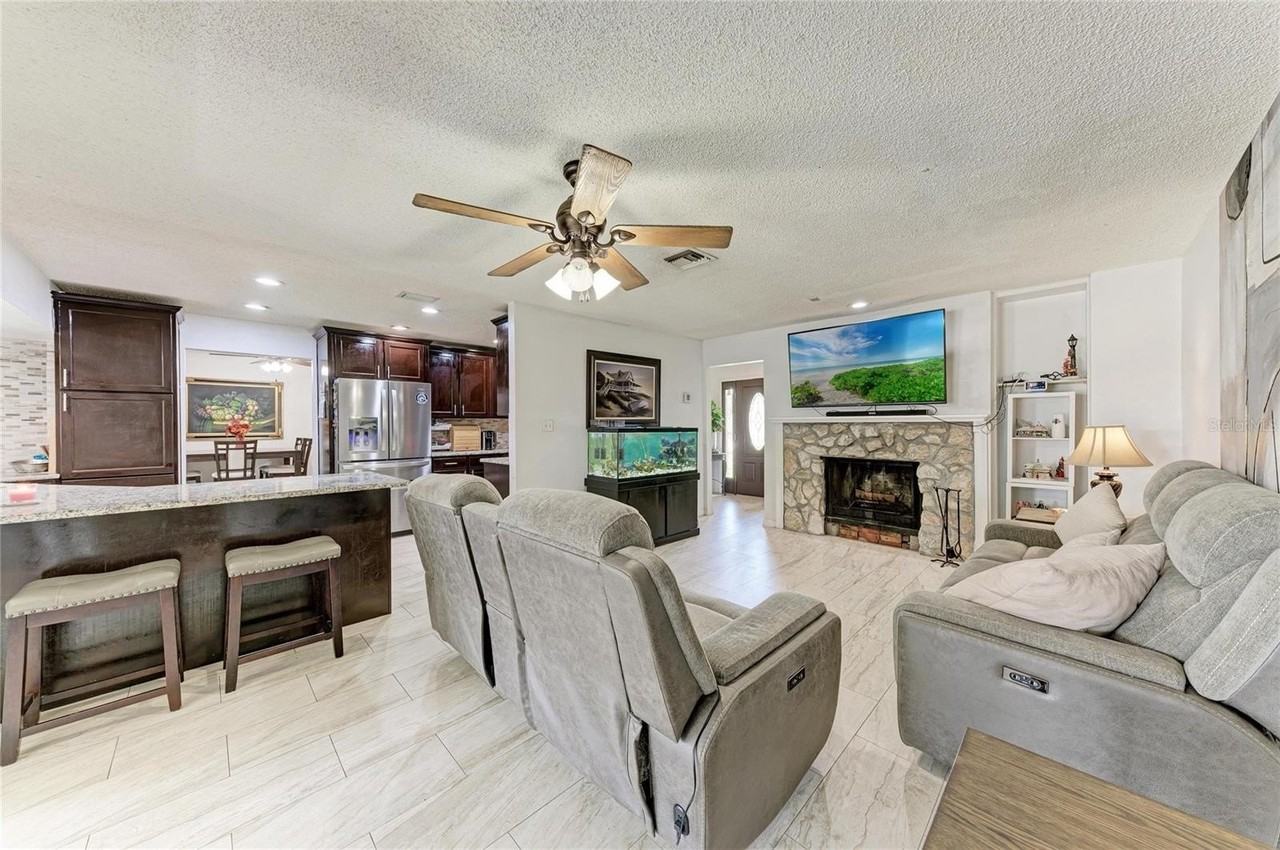 1520 Sunnyhills Dr - Photo 6 of 40