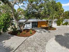 featured image of 4879 Commonwealth Dr