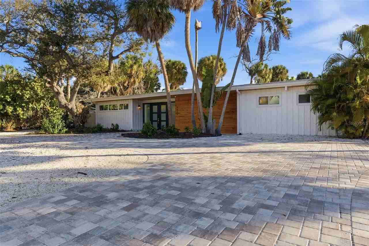4879 Commonwealth Dr - Photo 2 of 37