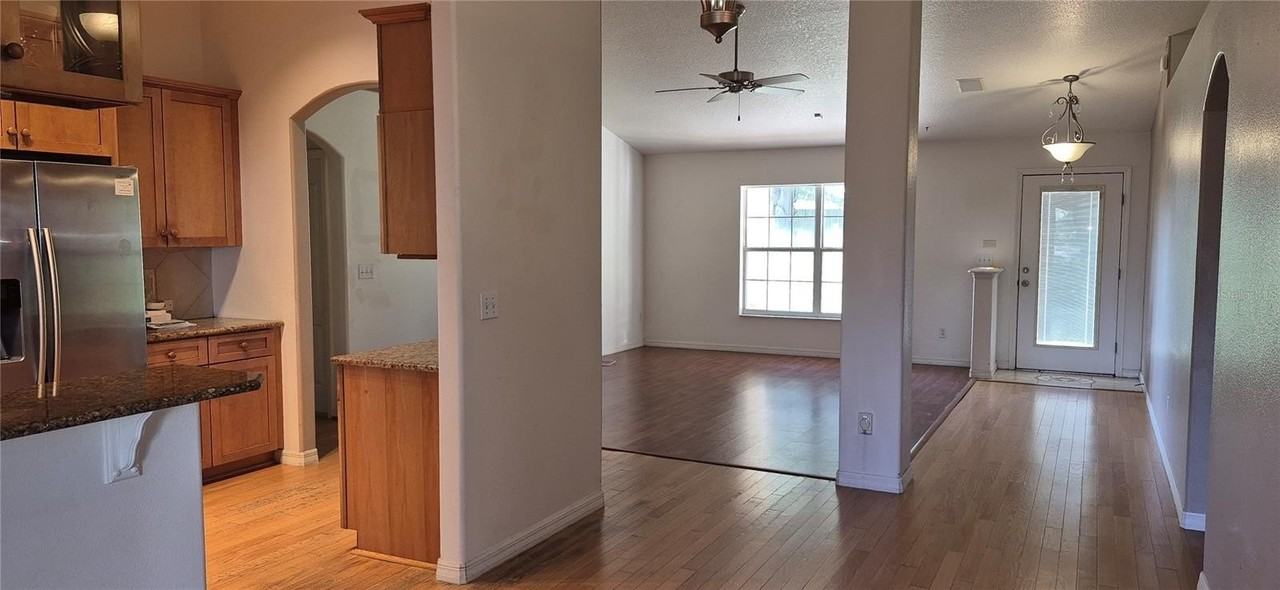 10037 Crenshaw Cir - Photo 4 of 11