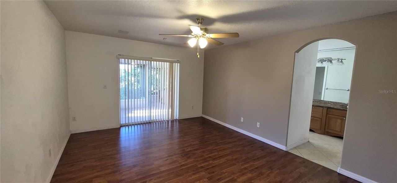 10037 Crenshaw Cir - Photo 6 of 11